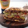 receta de crunch-wrap-carne-salsa hecha con Bote de salsa Cheddar Ybarra 300ml