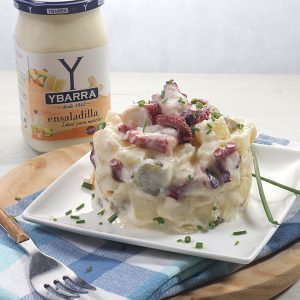 receta de ensaladilla-pulpo-mayonesa-especial hecha con bote de mayonesa especial ensaladilla-ybarra