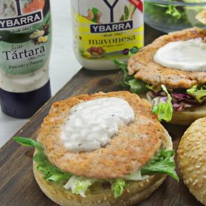 receta de hamburguesa-langostinos en salsa hecha con el Bote de salsa Tártara Ybarra 300ml