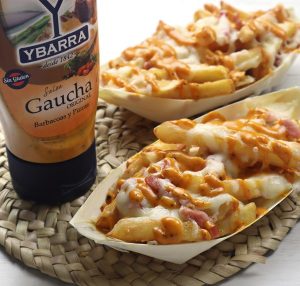 receta de patatas-fritas-gratinada-queso-bacon y salsa hecha con Bote de salsa Gaucha Ybarra 300ml boca-abajo