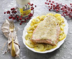 Pescado salmón con salsa